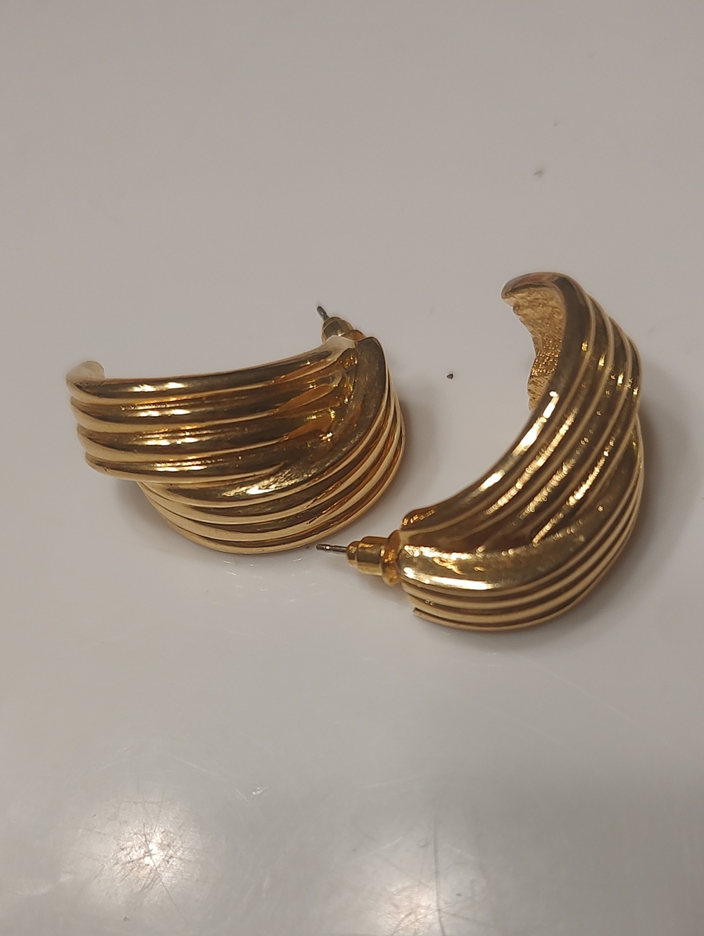 Solid Vintage Gold Ribbed Hoop Pierced Earrings